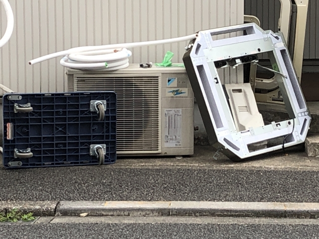 静岡県で回収した故障したエアコン